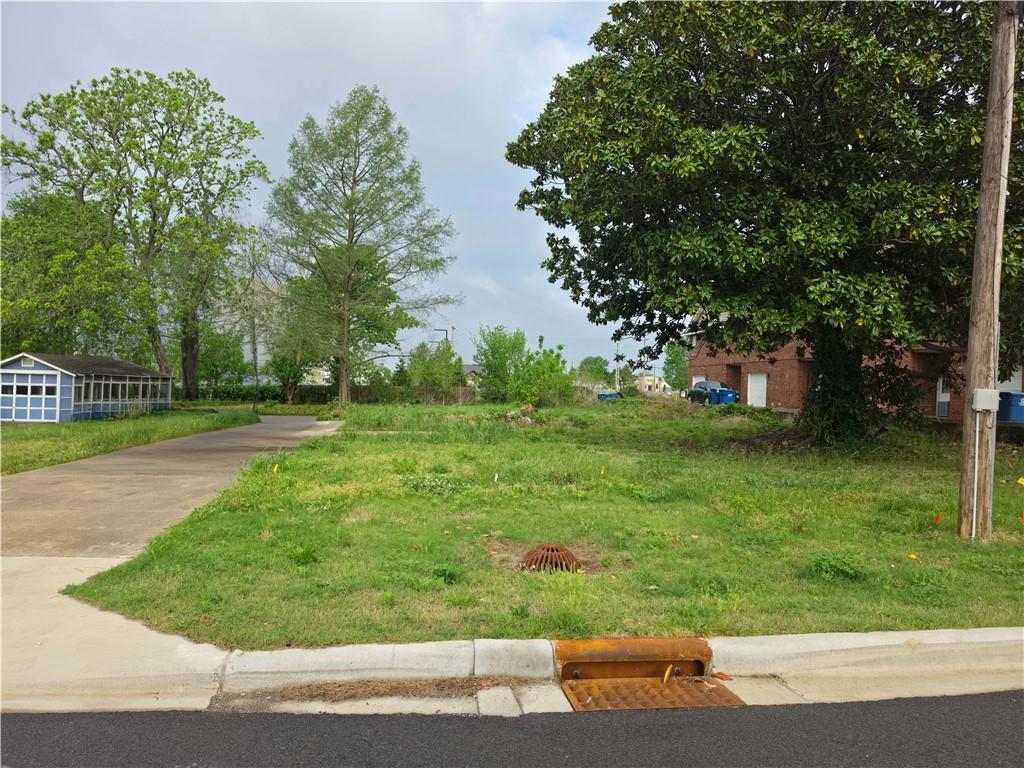 504 SW E Street — photo 2