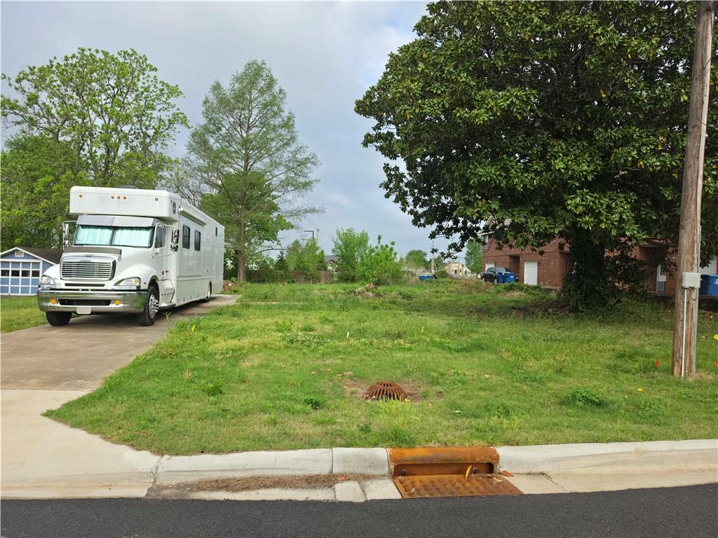 504 SW E Street — photo 3
